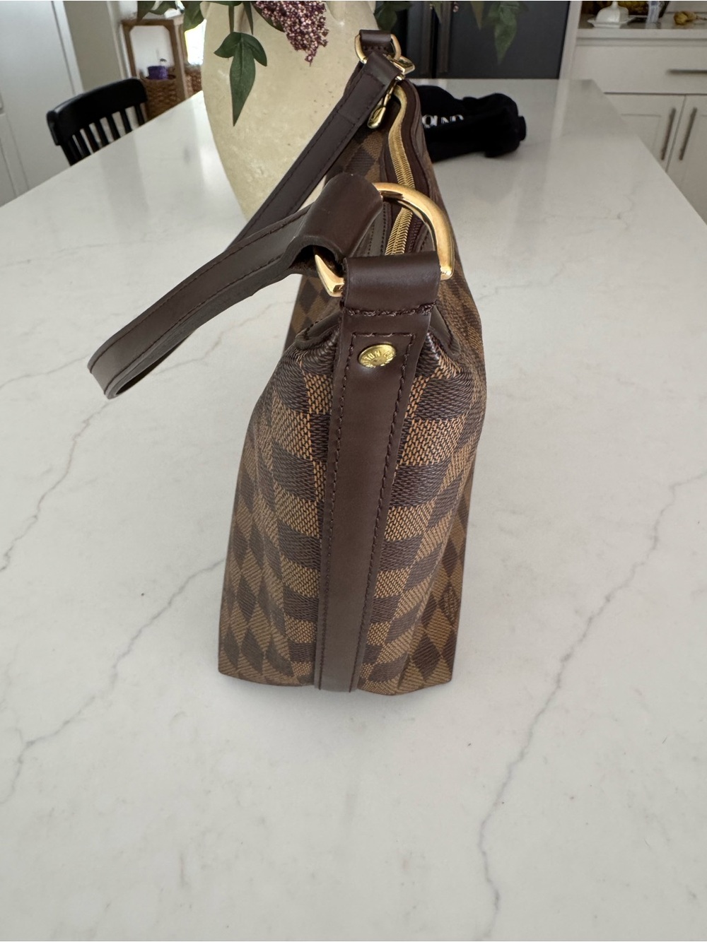 Authentic Louis Vuitton Damier Ebene Illove MM Shoulder Bag - Picture 4 of 13